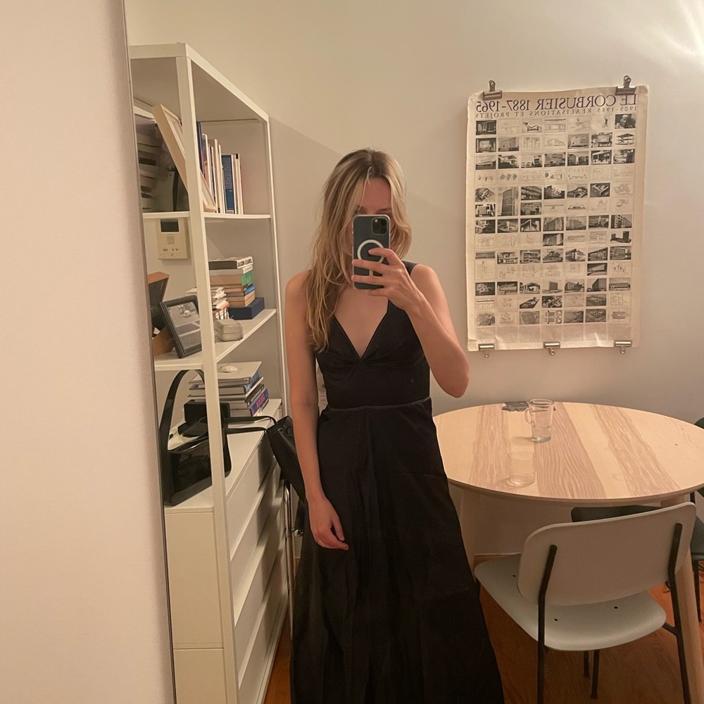 Elegant Black Sleeveless Gown